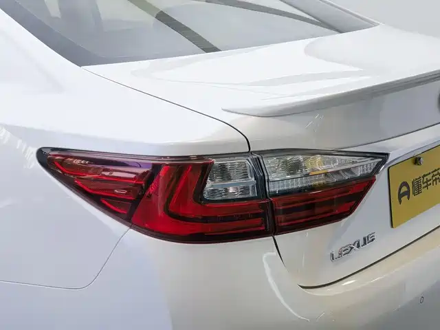 Lexus ES 2015 300h Comfort Edition фото 11