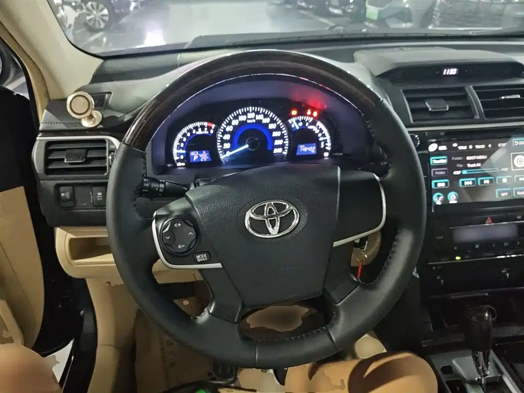 Toyota Camry 2015 2.0G Leading Edition фото 7
