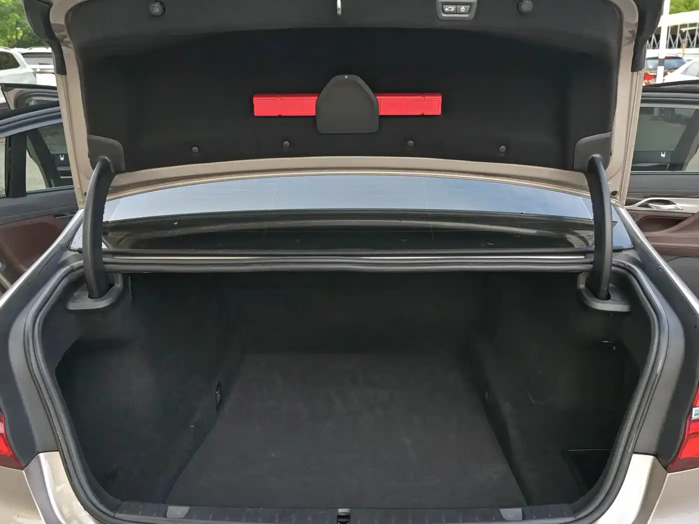 BMW 7 Series 2016 730Li Leading фото 31