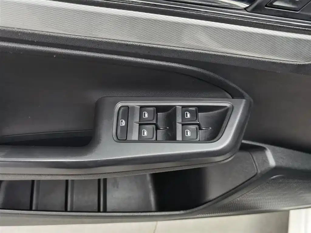 Volkswagen Lavida Tour 2017 180TSI DSG Comfort Edition фото 9