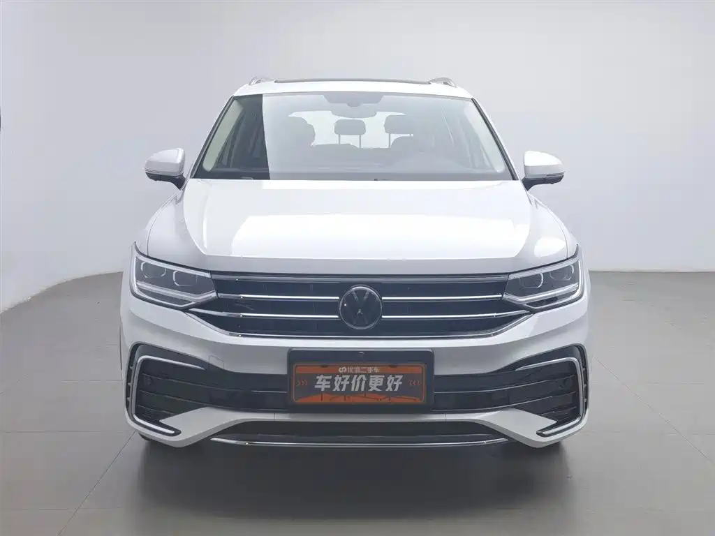 Volkswagen Tiguan L 2024 330TSI Automatic 2WD R-Line Premium Enjoyment Edition фото 3
