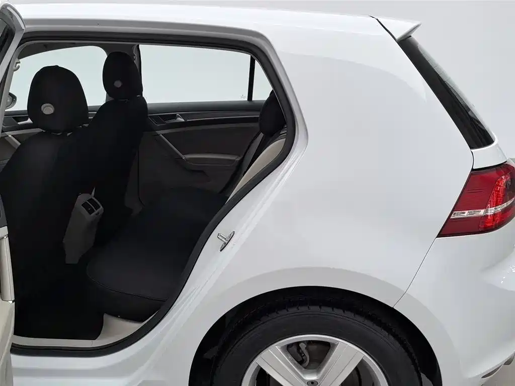 Volkswagen Golf 2016 230TSI Automatic Comfort фото 15