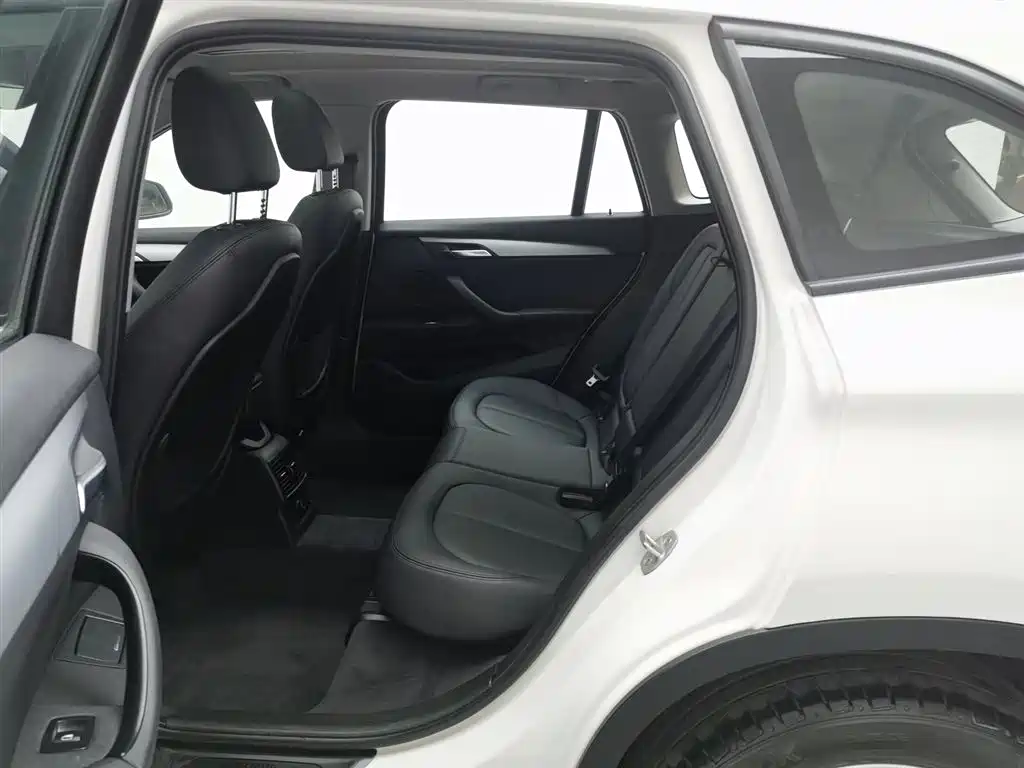BMW X1 2018 sDrive18Li Fashion Model фото 15