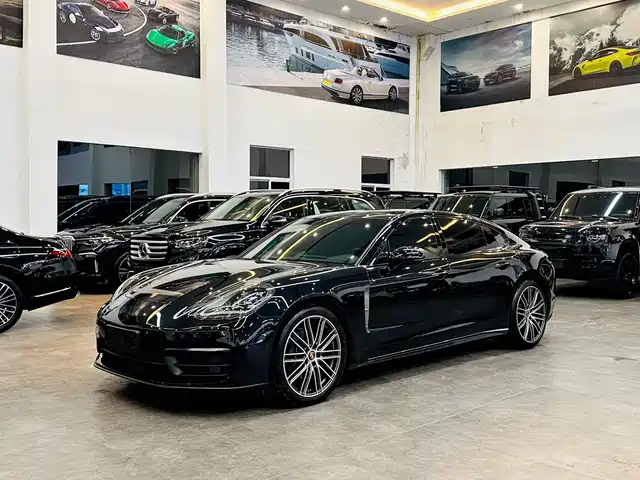 PORSCHE PANAMERA
