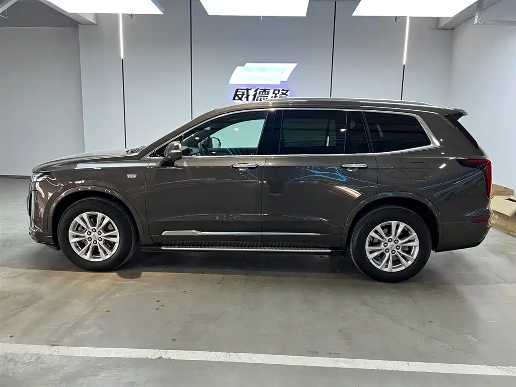 CADILLAC XT6