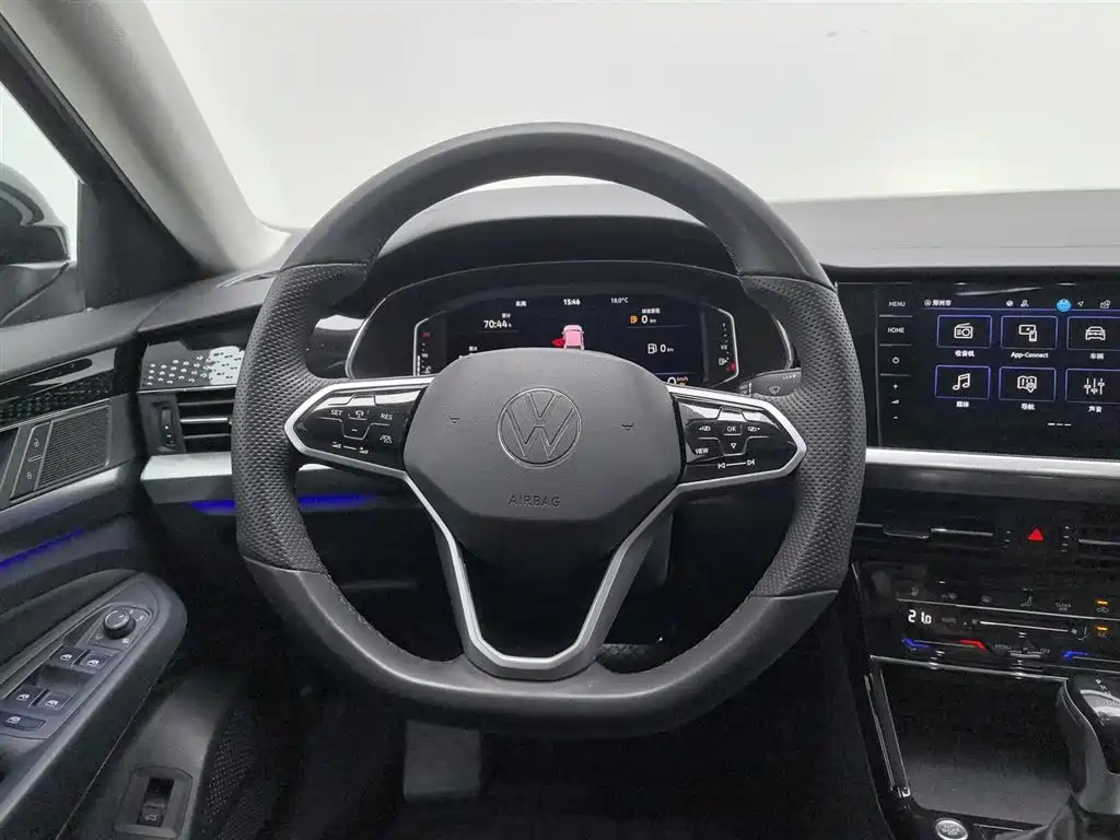 Volkswagen Passat 2023 Facelift 330TSI Luxury Edition фото 11