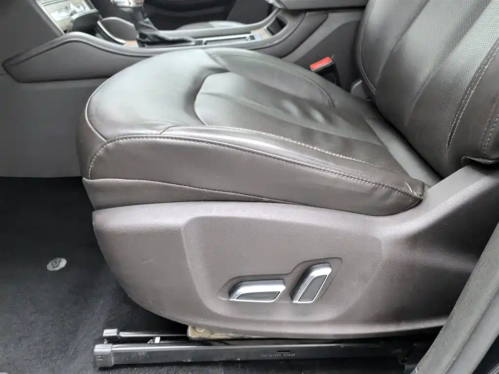 Roewe RX8 2019 30T Intelligent Internet 2WD Flagship Edition фото 20