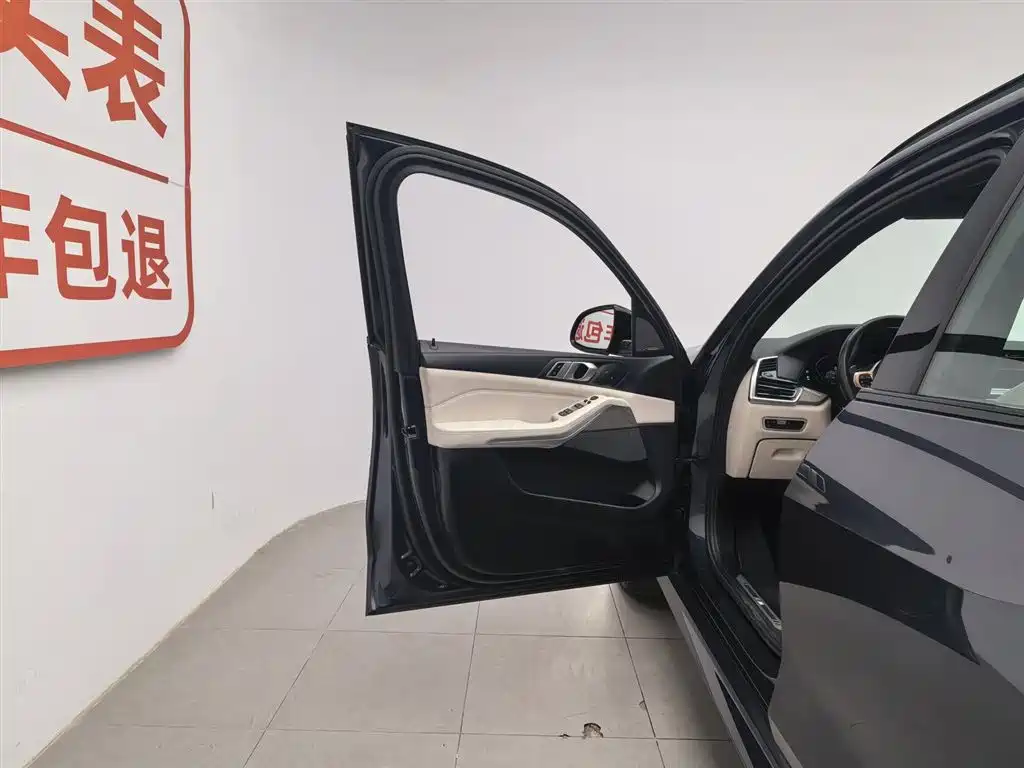 BMW X5 (Import) 2019 xDrive40i Exclusive M Sport Package фото 8