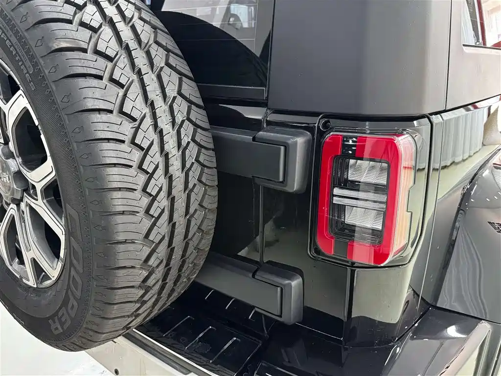 BAIC ORV Beijing Offroad BJ40 2023 2.0T Auto 4WD Urban Hunter Knight Edition фото 10