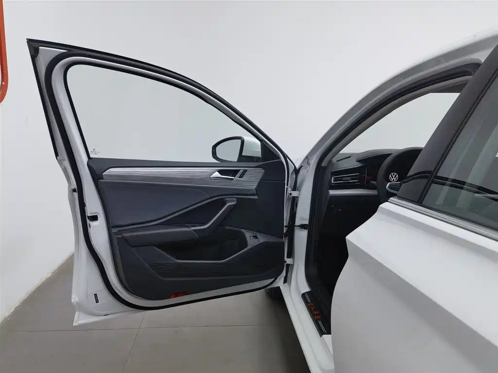 Volkswagen Sagitar 2023 300TSI DSG Surpassing Edition фото 8