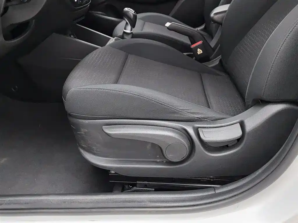 Hyundai Verna 2020 1.4L Manual GLS Cool Edition фото 20