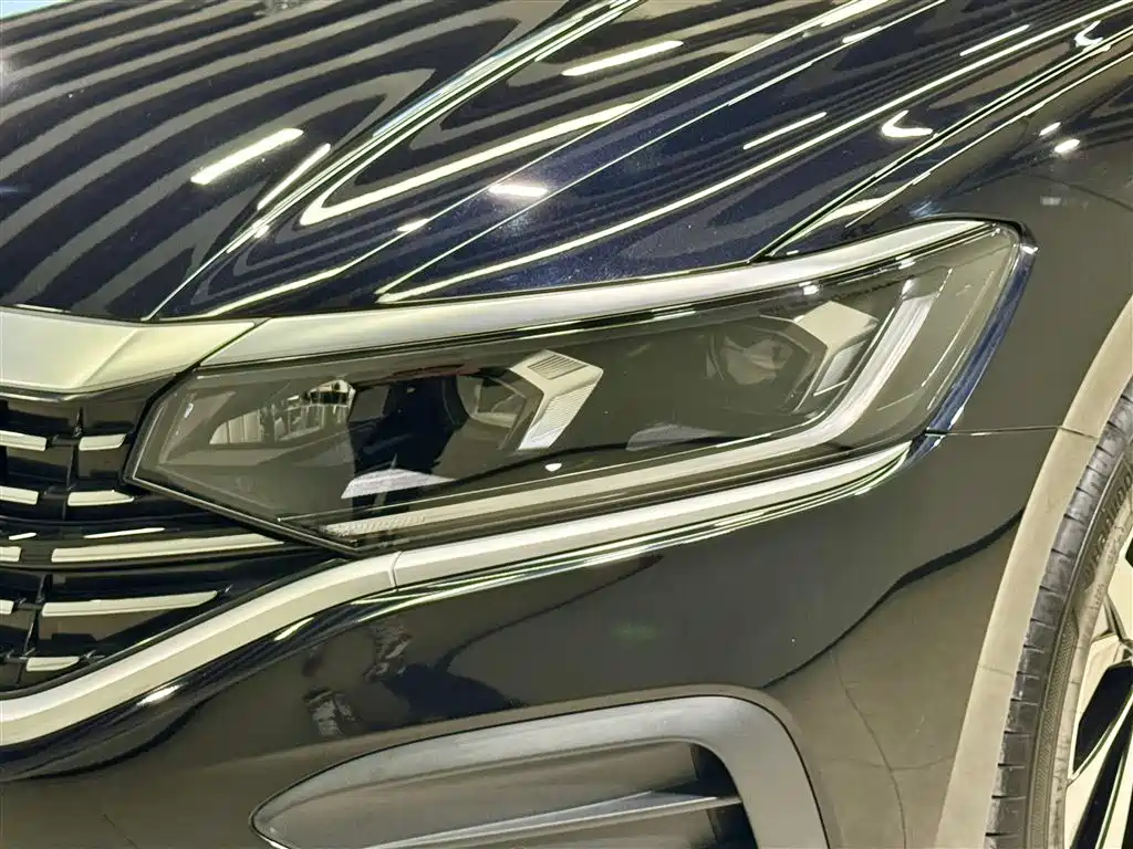 Volkswagen Passat 2025 Outstanding 330TSI Elite Edition фото 8