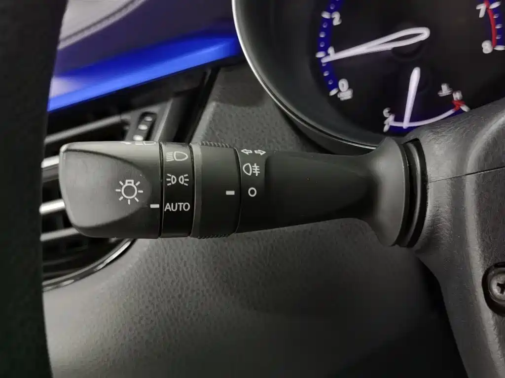 Toyota IZOA 2020 2.0L Yi Xiang Edition фото 21