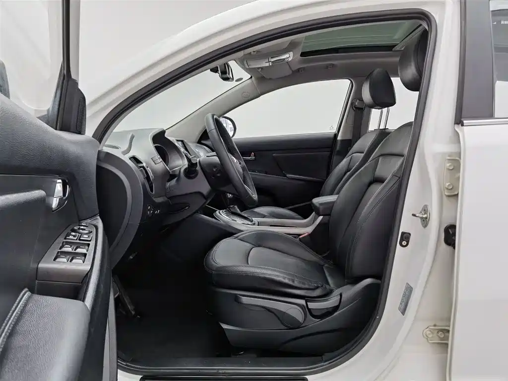 Kia Sportage 2015 2.0L Automatic 2WD DLX фото 10