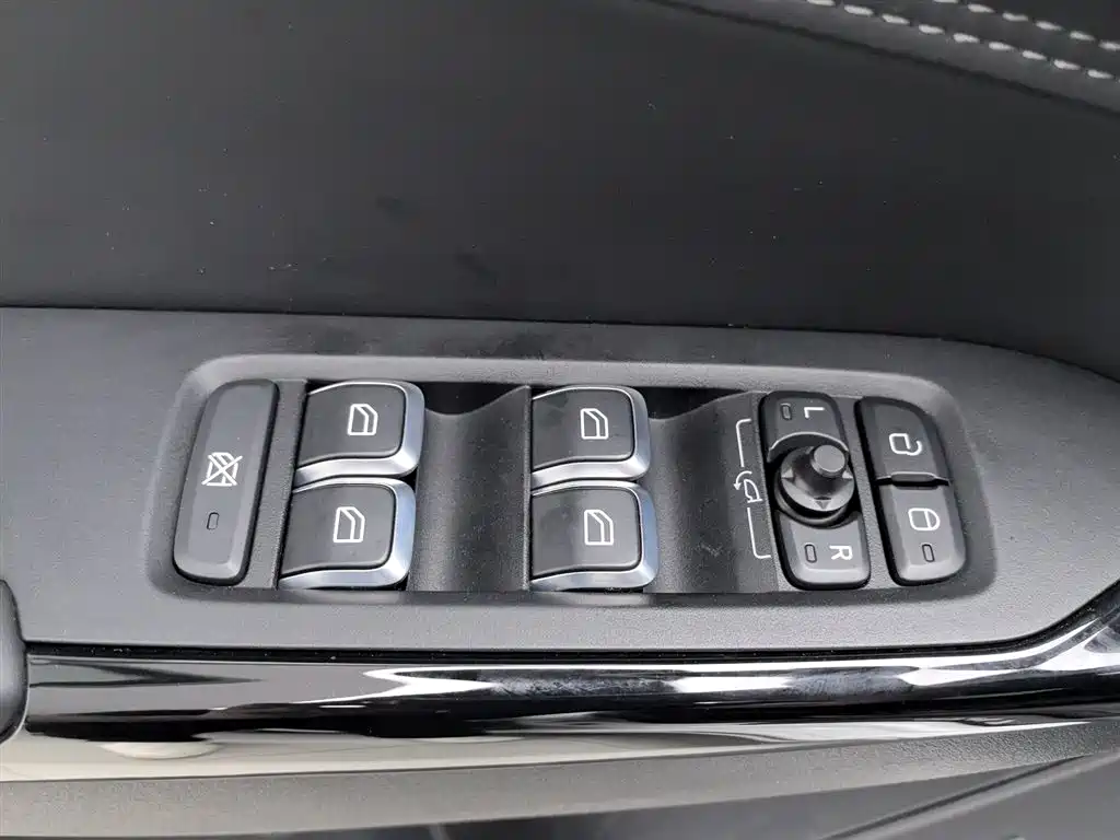 Lynk & Co 02 Hatchback 2022 2.0TD Pro фото 9