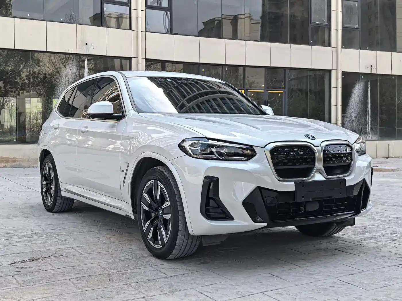BMW IX3