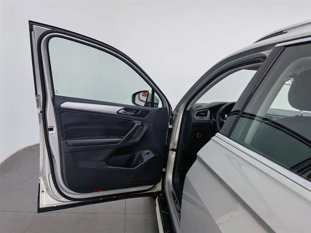Volkswagen Tiguan L 2017 380TSI Automatic 4WD Luxury Edition фото 8