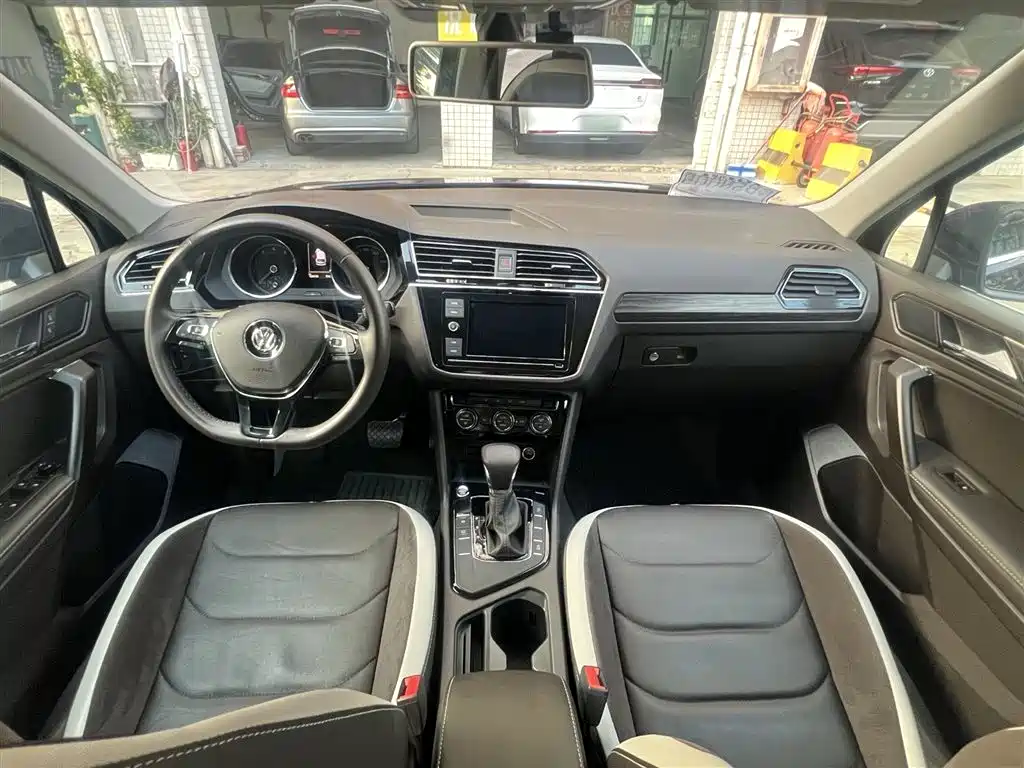 Volkswagen Tiguan L 2018 Facelift 330TSI Automatic 2WD Comfort Edition фото 14