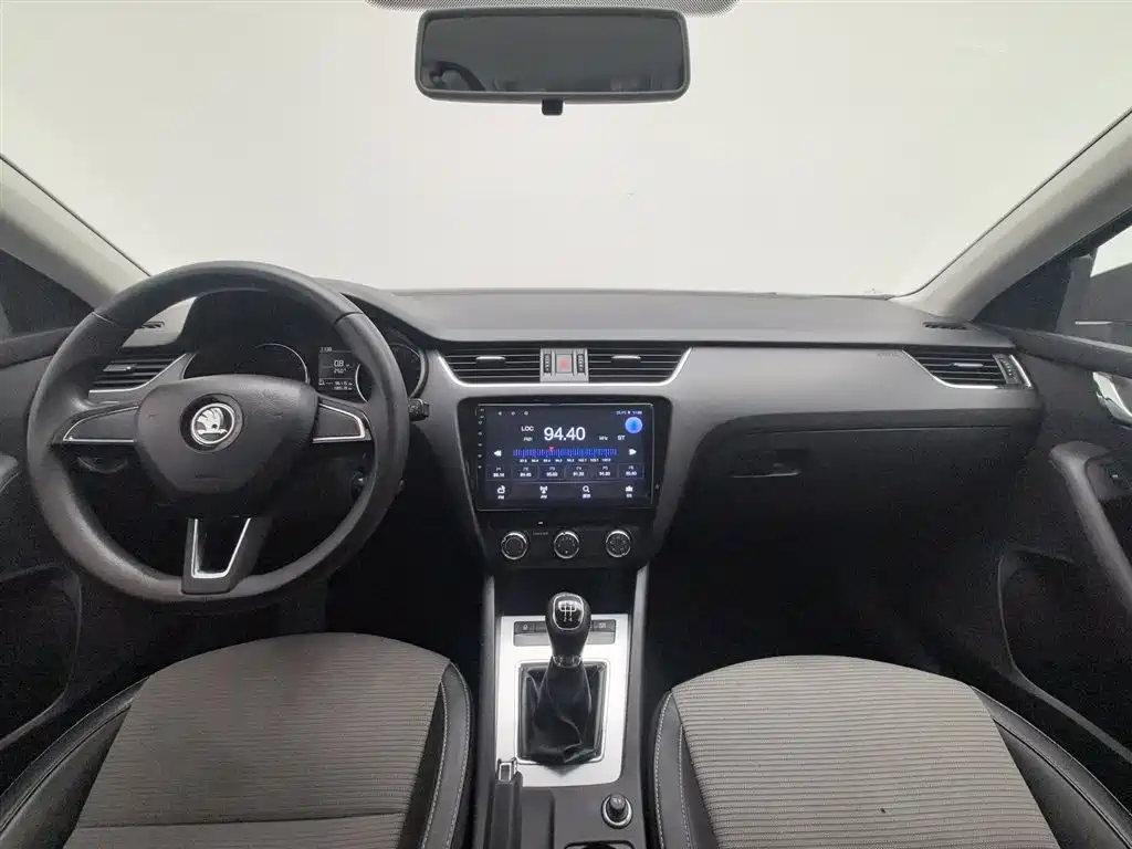 Škoda Octavia 2017 1.6L Manual ChuangXing фото 5