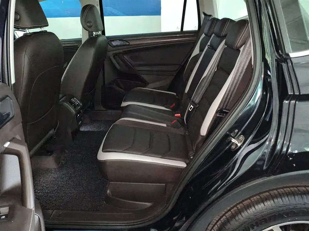 Volkswagen Tiguan L 2018 Facelift 330TSI Automatic 2WD Comfort Edition фото 9