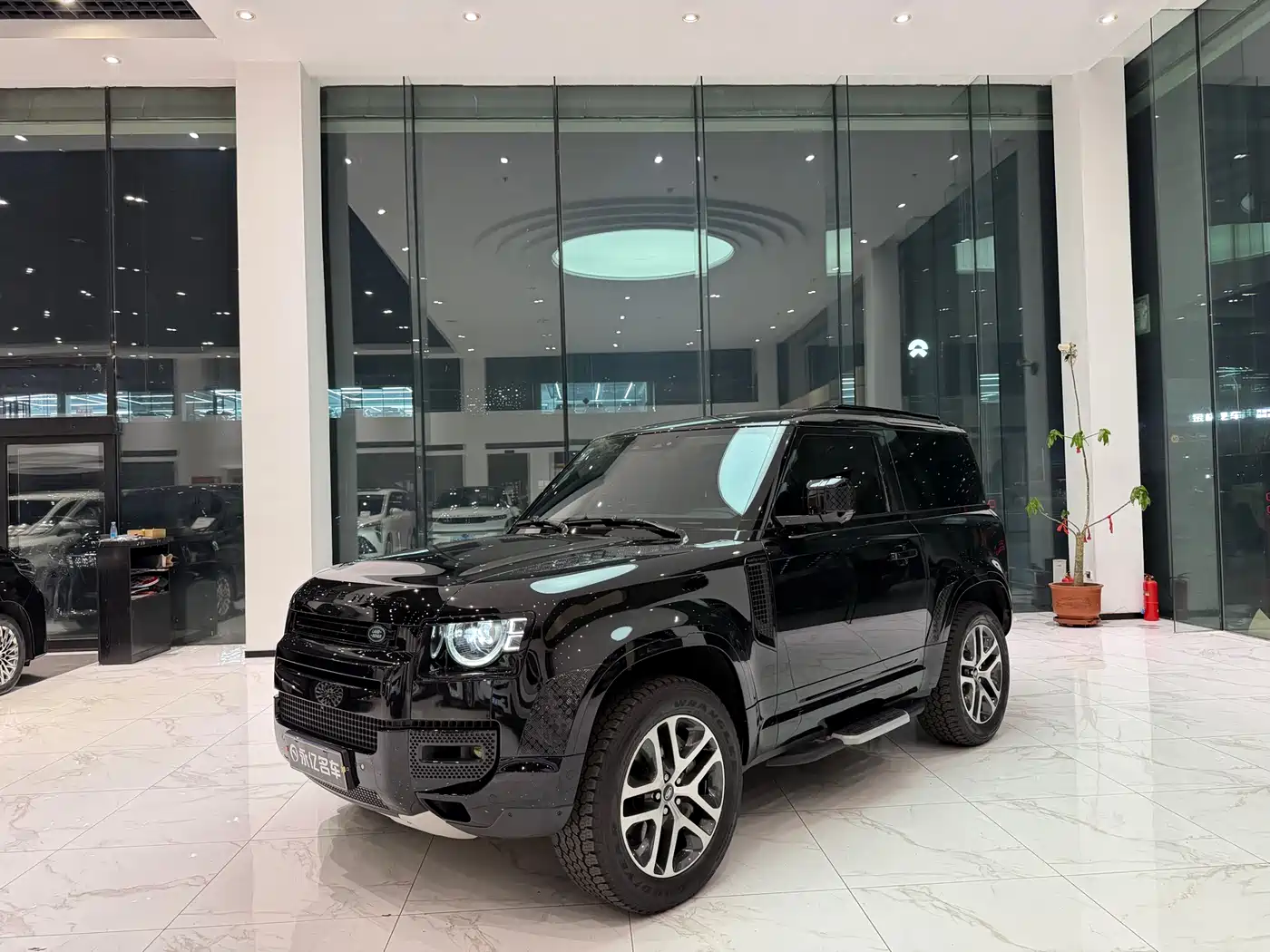 Land Rover Defender 2023 Model 90 3.0T P400 XS фото 3