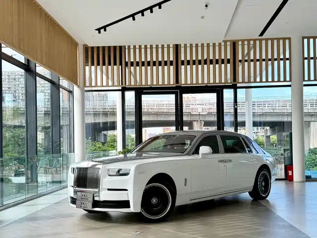 Rolls-Royce Phantom 2018 6.7T Standard Wheelbase Version