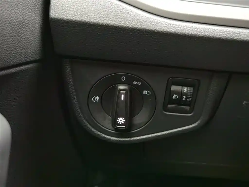 Volkswagen Polo 2023 Facelift Plus 1.5L Auto Joyful Living Edition фото 21
