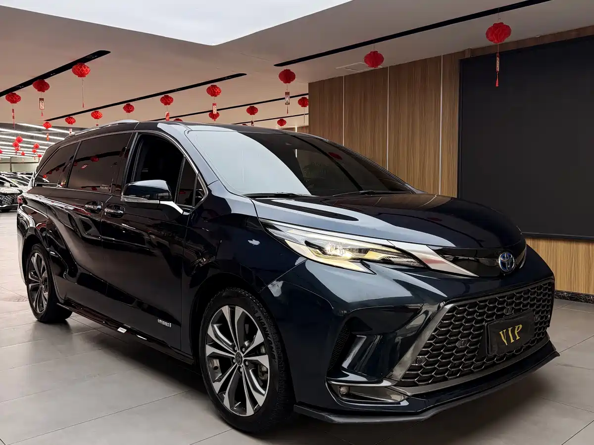 Toyota Granvia 2023 2.5L Hybrid Flagship VIP Edition фото 3
