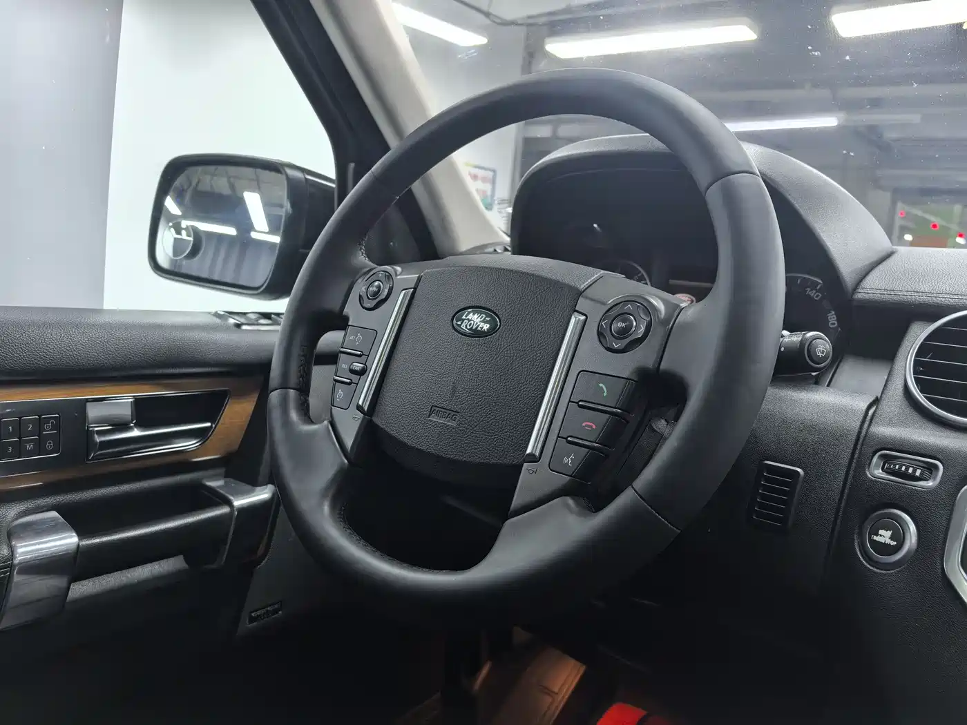 Land Rover Discovery 2011 5.0 V8 HSE фото 9
