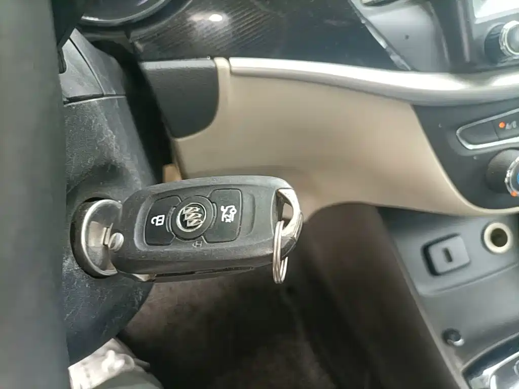 Photo 9 - Buick Verano