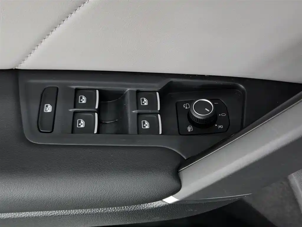 Volkswagen Tayron 2024 300TSI 2WD Luxury Plus Advanced фото 9