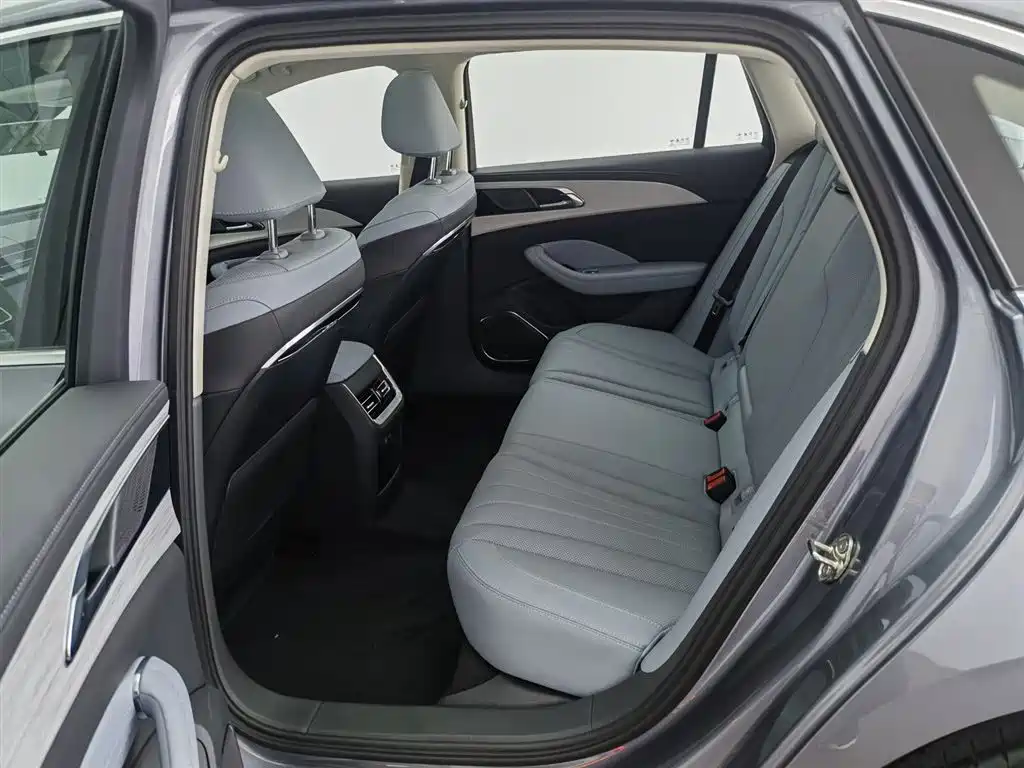 Hongqi H5 PHEV 2025 170 Super Hybrid Edition фото 15
