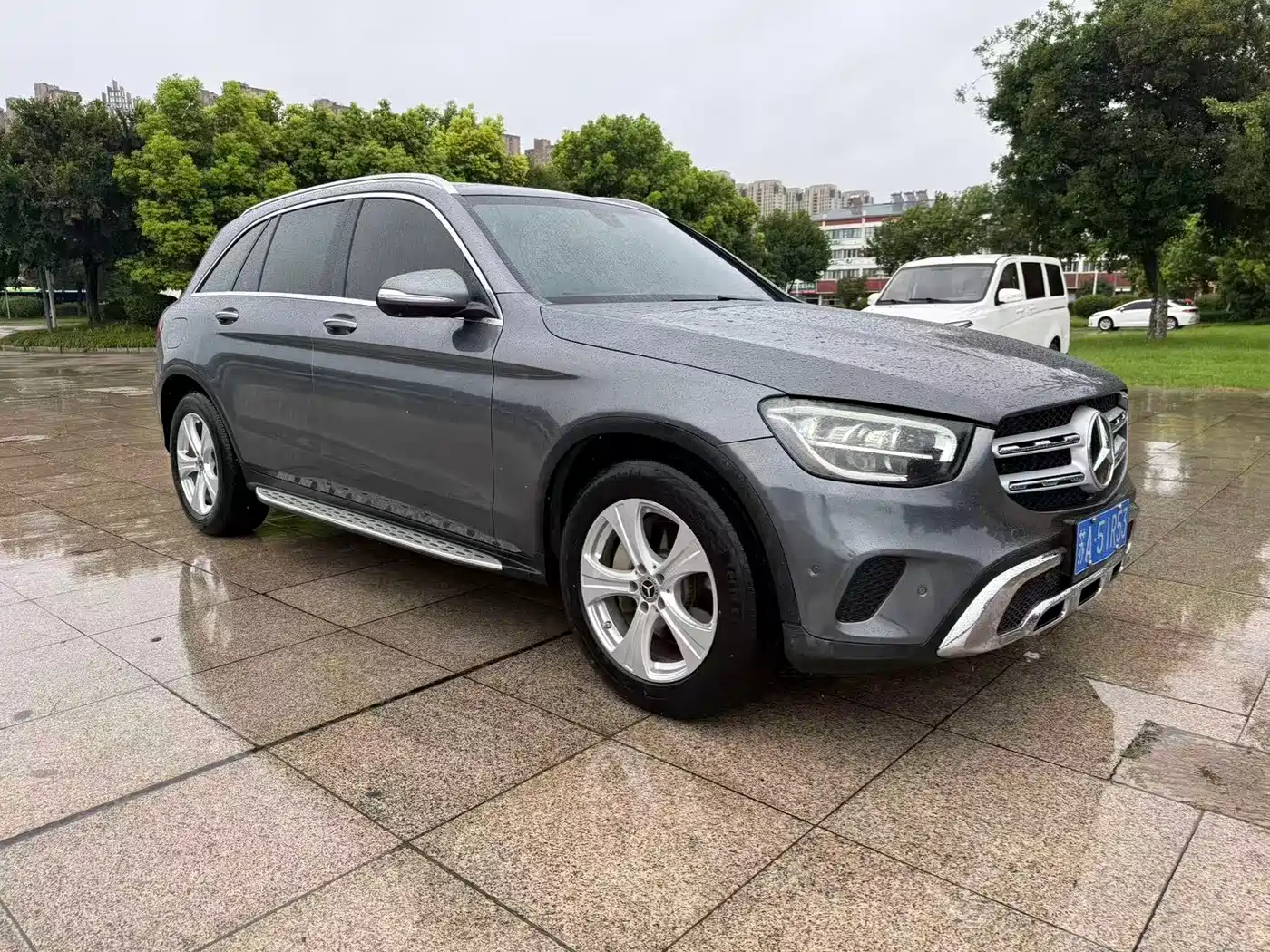 Photo 1 - Mercedes-Benz GLC