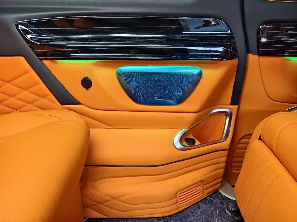 Mercedes-Benz Vito 2024 2.0T Business 8-Seater фото 26