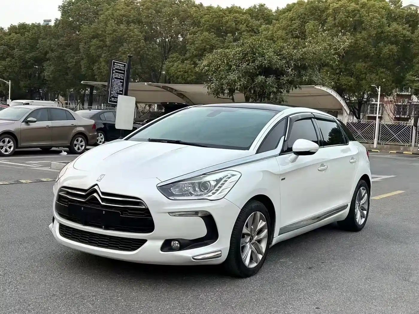 DS 5 2015 2014 1.6T Luxury THP160