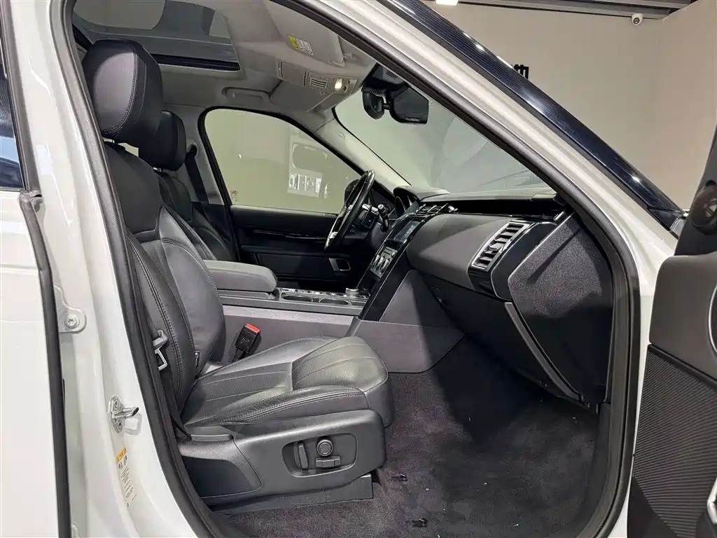 Land Rover Discovery 2018 3.0 SC V6 SE фото 23