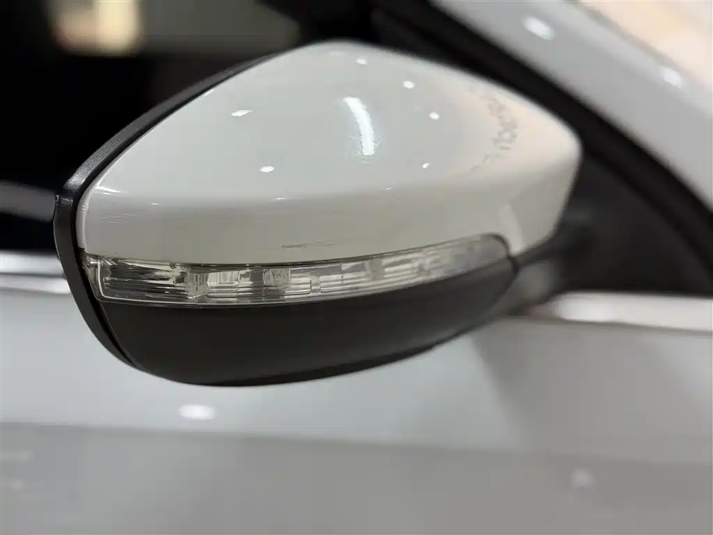 Volkswagen Sagitar 2018 1.6L Automatic Comfort фото 18