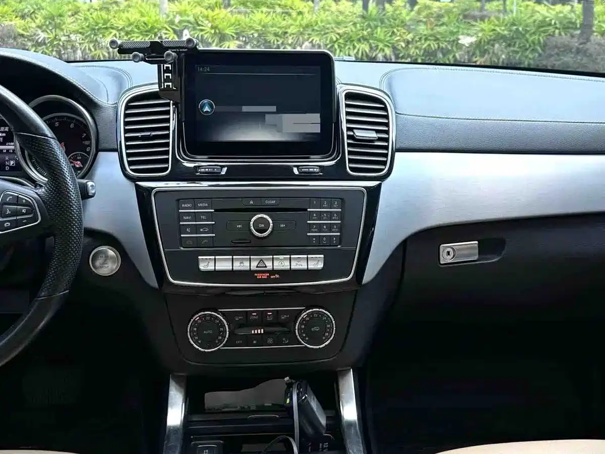 Mercedes-Benz GLE Coupe 2017 GLE 320 4MATIC Coupe SUV фото 10