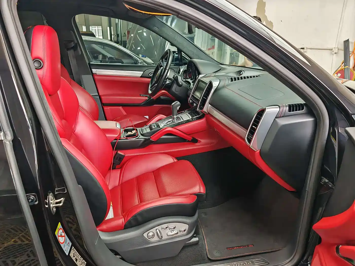Porsche Cayenne 2015 Cayenne Turbo 4.8T фото 4