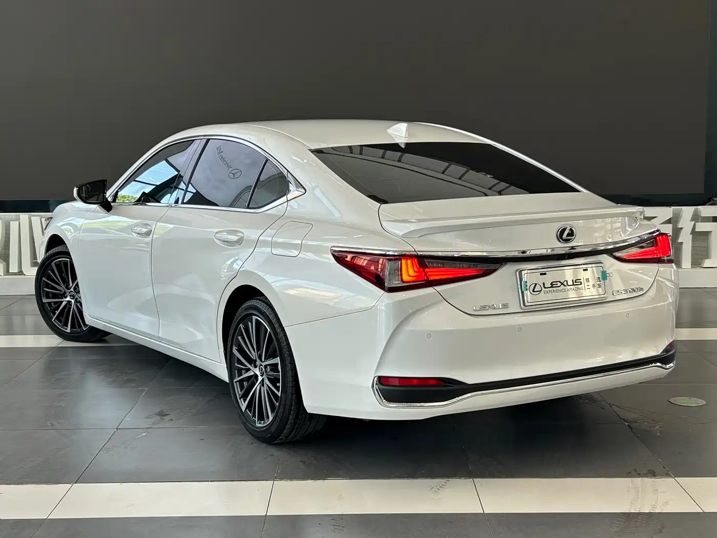Фото 6 - Lexus ES