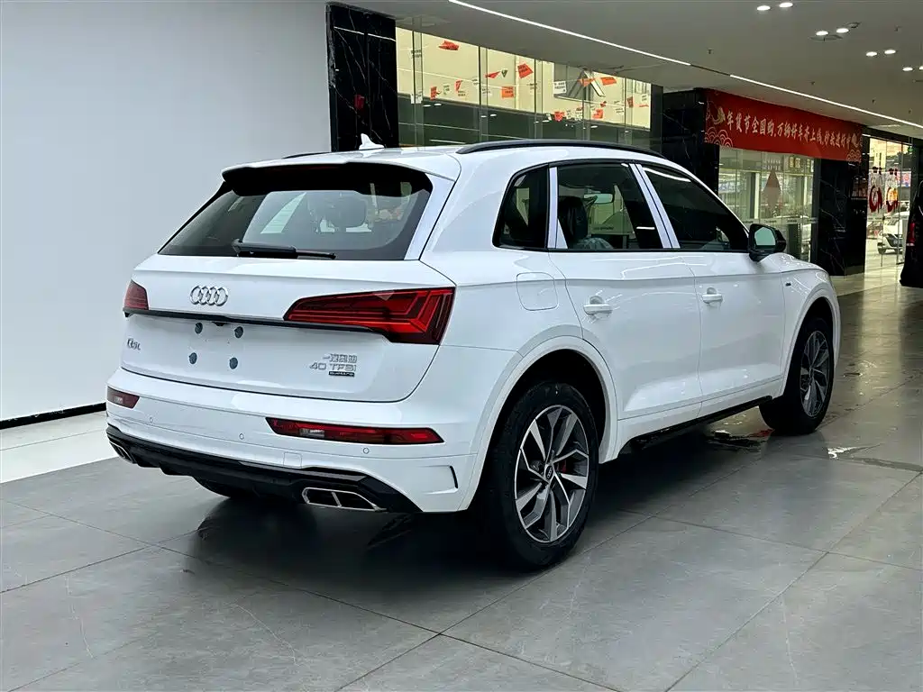 Audi Q5L 2024 Model 40 TFSI Luxury Dynamic фото 6