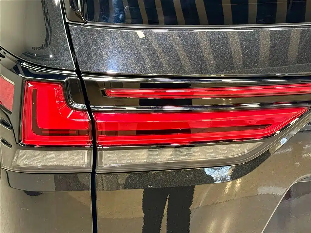 Lexus LX 2025 700h Boundary Edition фото 9