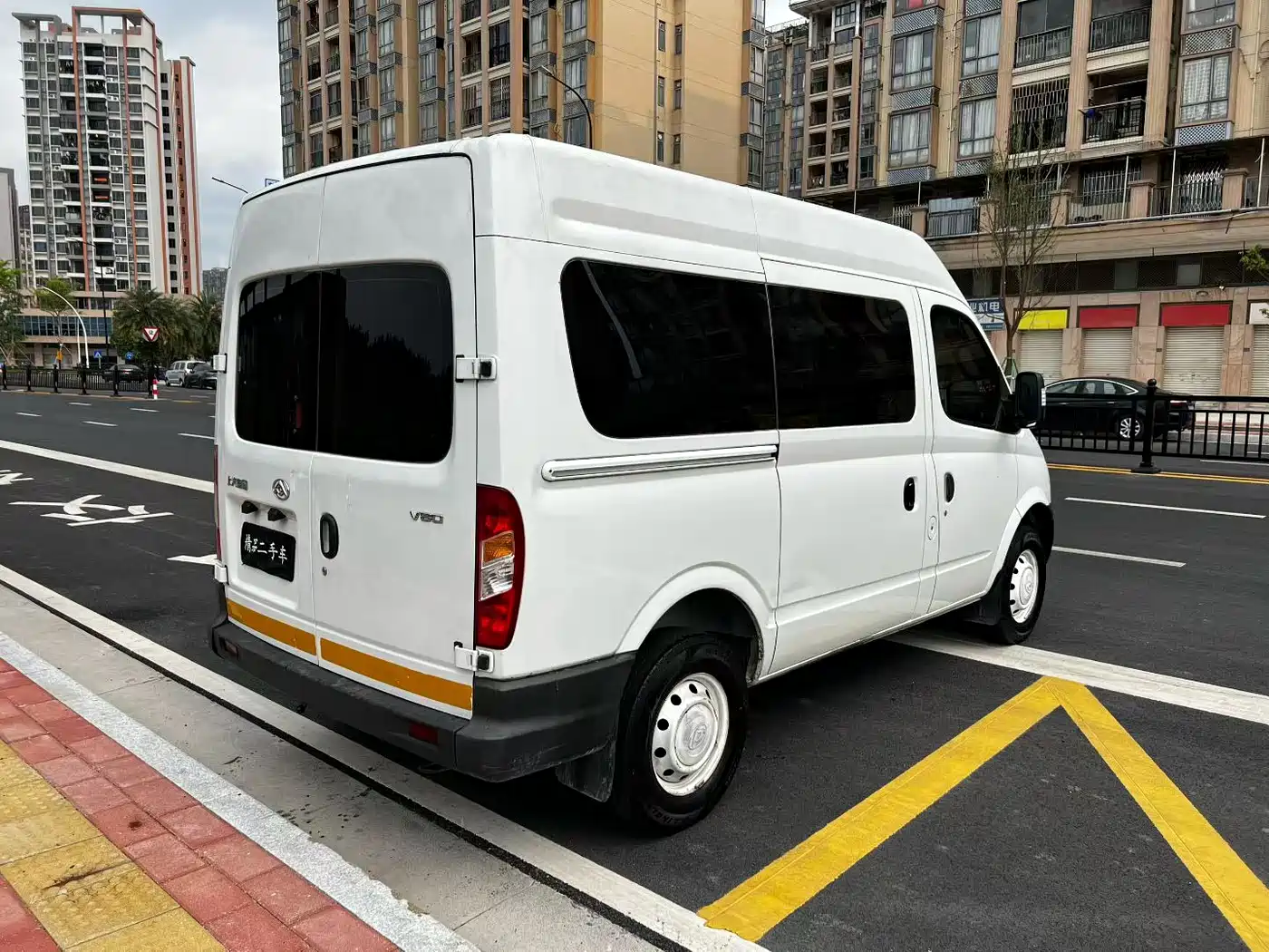 SAIC Maxus Xintu V80 2021 2.0T PLUS Manual Aoyun Short Wheelbase Medium Roof 5/6 Seater фото 9