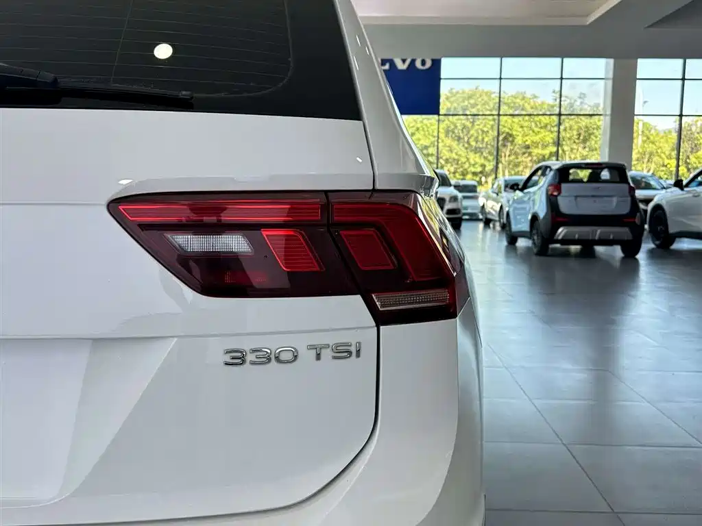 Volkswagen Tiguan L 2022 330TSI Automatic 2WD Comfort Edition фото 5