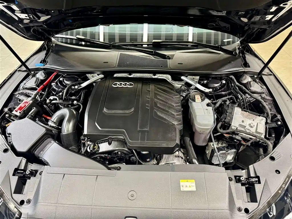 Audi A7L 2024 45TFSI quattro S-line Vision Edition Crystal Package фото 11