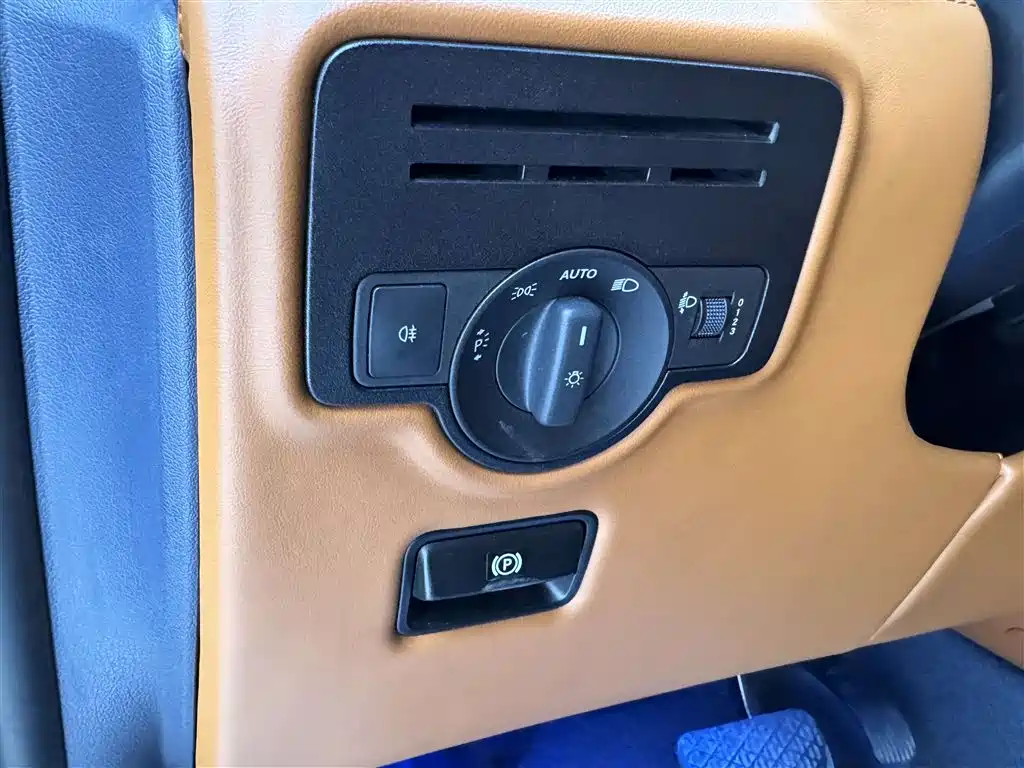 Mercedes-Benz Vito 2021 2.0T Elite 7-Seater фото 30
