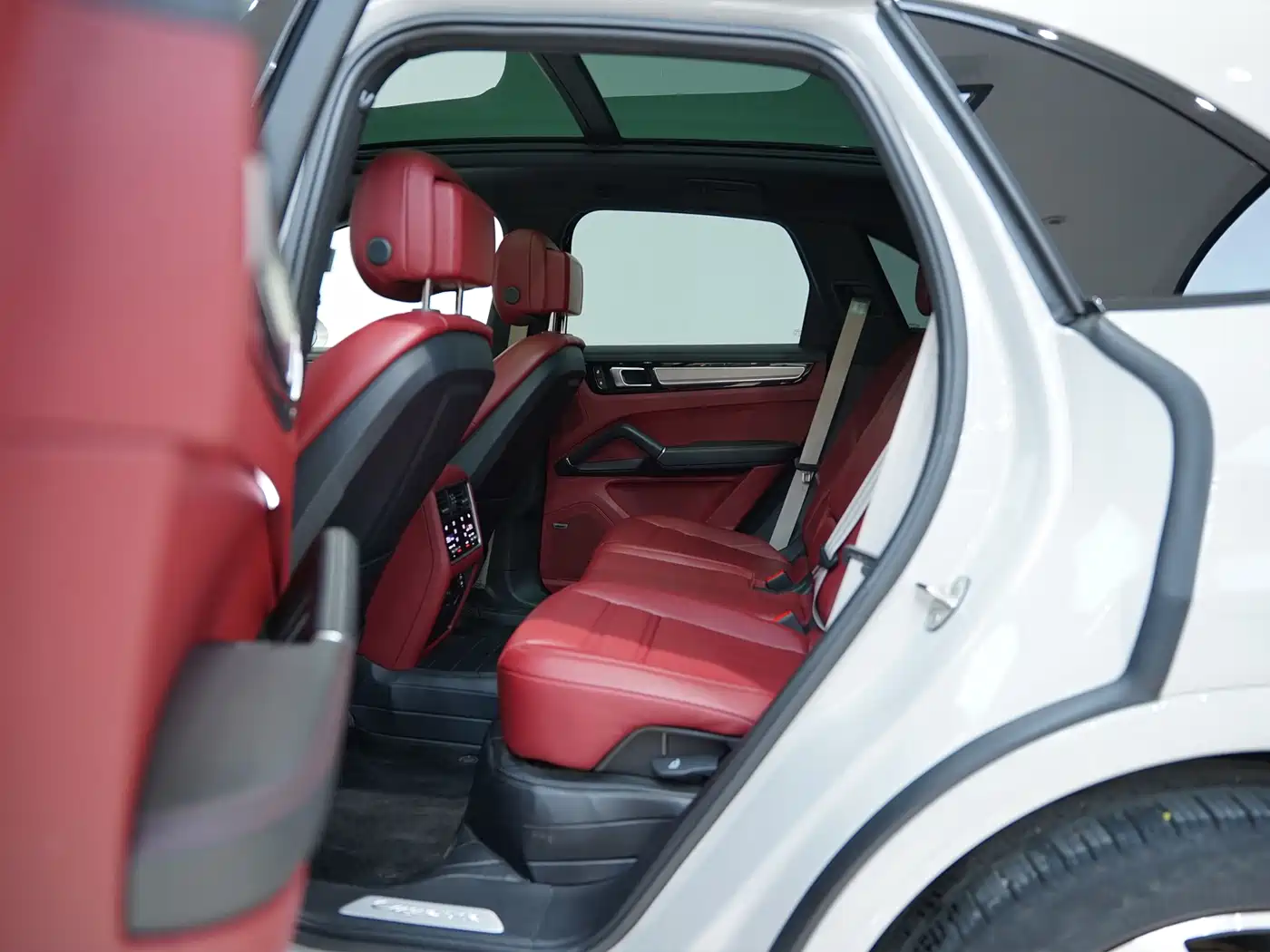 Porsche Cayenne New Energy 2022 Cayenne E-Hybrid 2.0T Platinum Edition фото 23