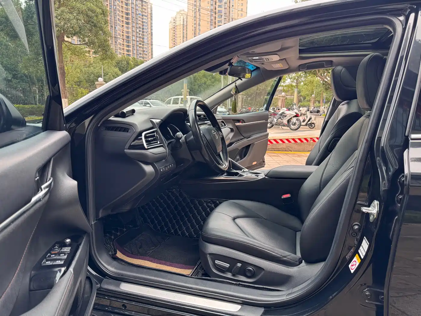 Toyota Camry 2018 2.5G Luxury Edition фото 8