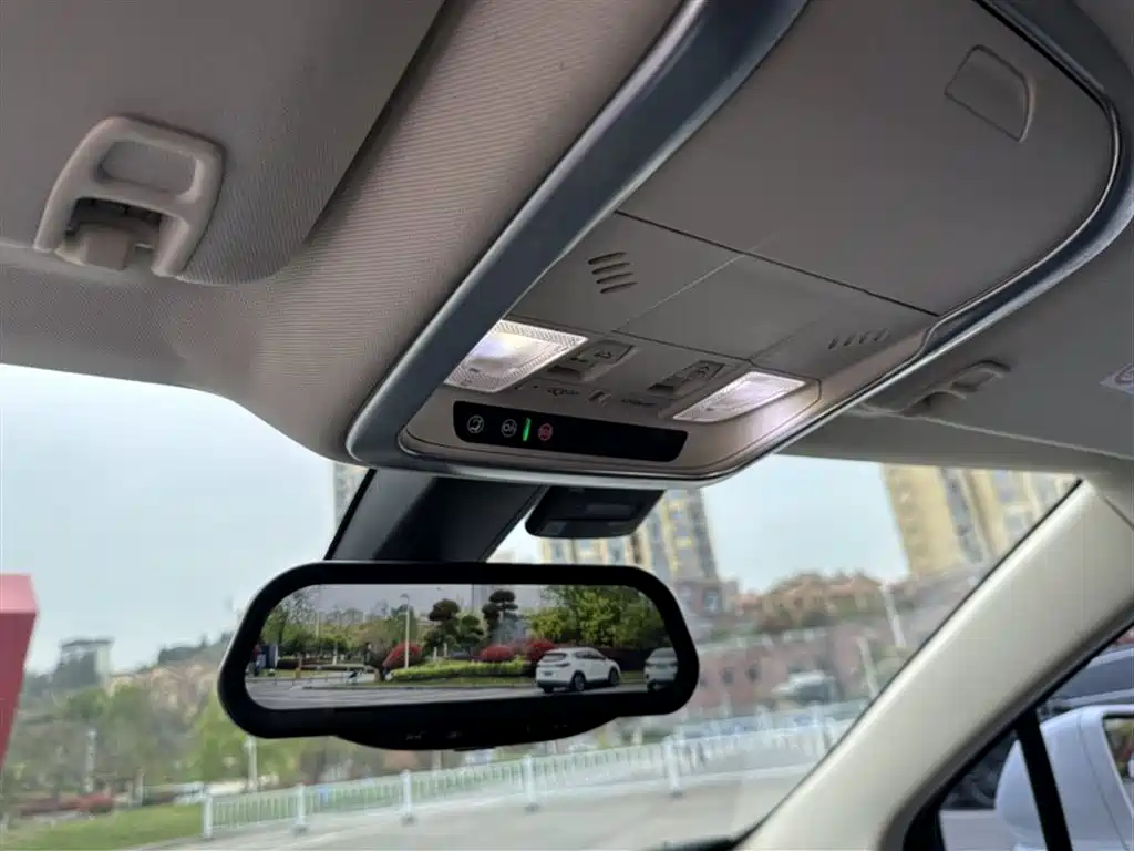 Cadillac XT5 2017 Anniversary Edition 28T 4WD Luxury фото 9