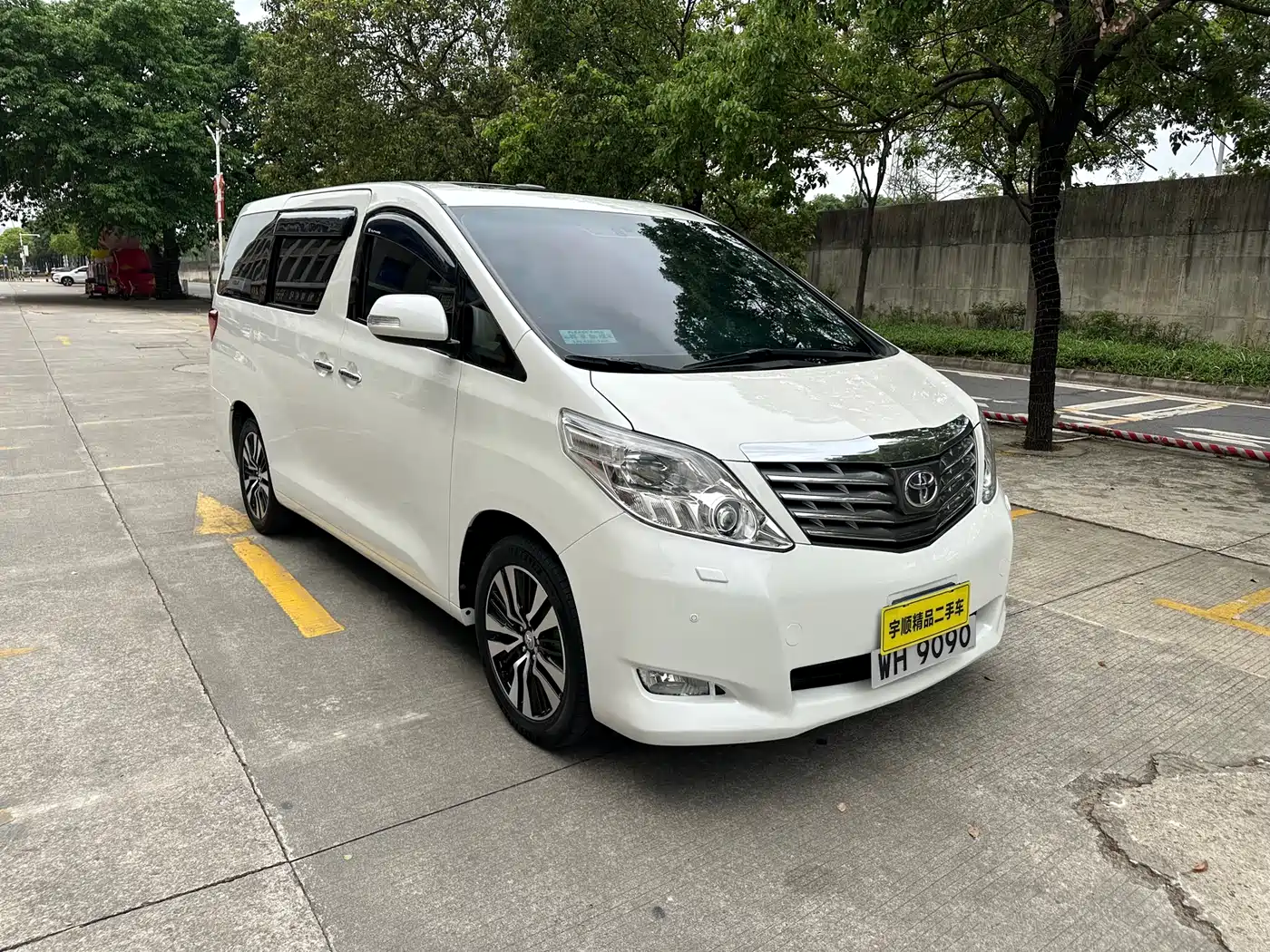 Toyota Alphard 2011 3.5L Luxury Edition фото 3